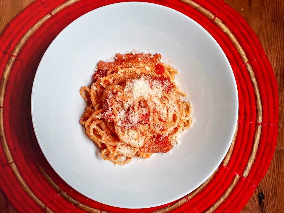 Ostia, la protesta si fa con l’amatriciana gratis