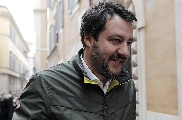 Com’è la storia della commessa che non ha servito il gelato a Salvini