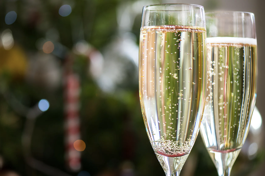 Alcolici: arriva un corso gratuito online sullo champagne