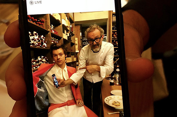 Harry Styles mangia all’Osteria Francescana di Massimo Bottura