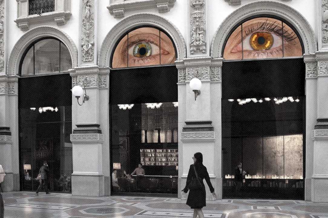 In Galleria a Milano: attenti, gli occhi dei Cracco vi guardano