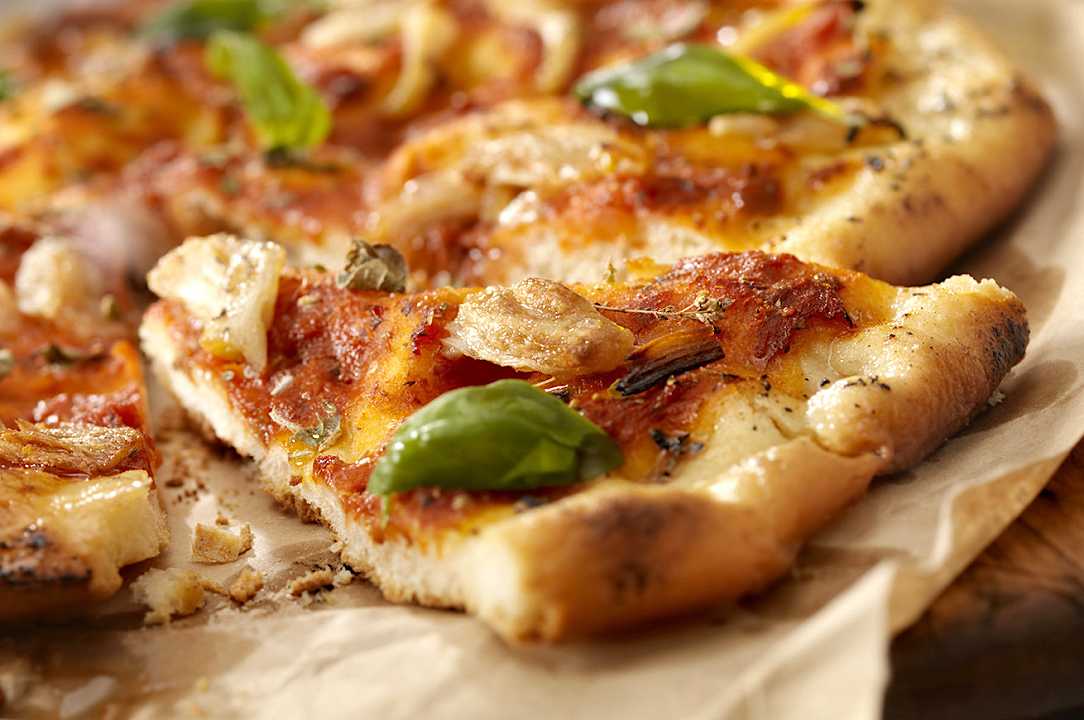 Pizza alla cannabis: dove si può mangiare in Italia
