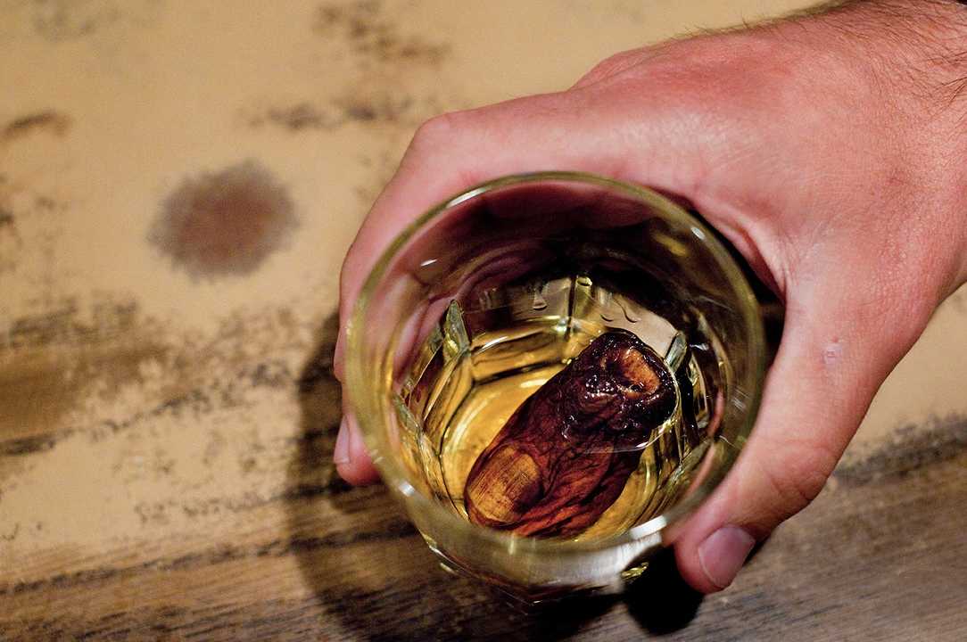 Com’è la storia del cocktail fatto con un dito umano congelato
