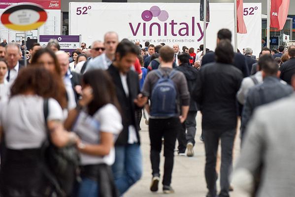 Vinitaly: molti produttori vorrebbero annullarlo