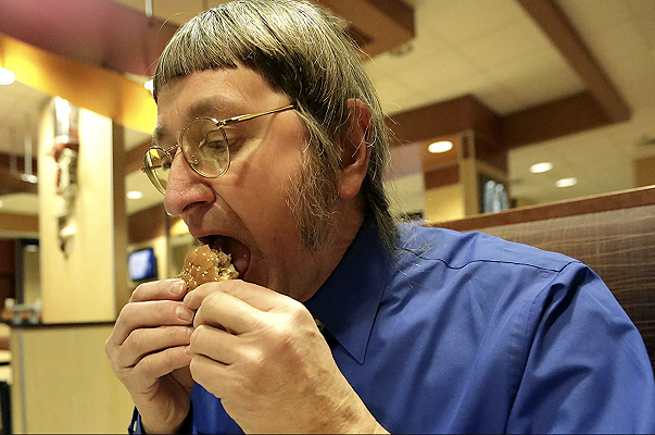 Come si arriva, vivi e vegeti, a mangiare 30000 hamburger di McDonald’s