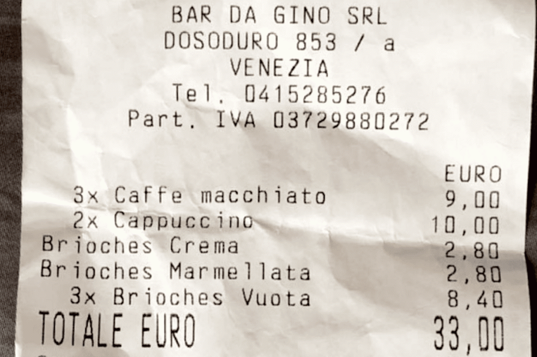 A Venezia i prezzi sono ancora esagerati: cappuccino a 5 euro nel bar sottocasa