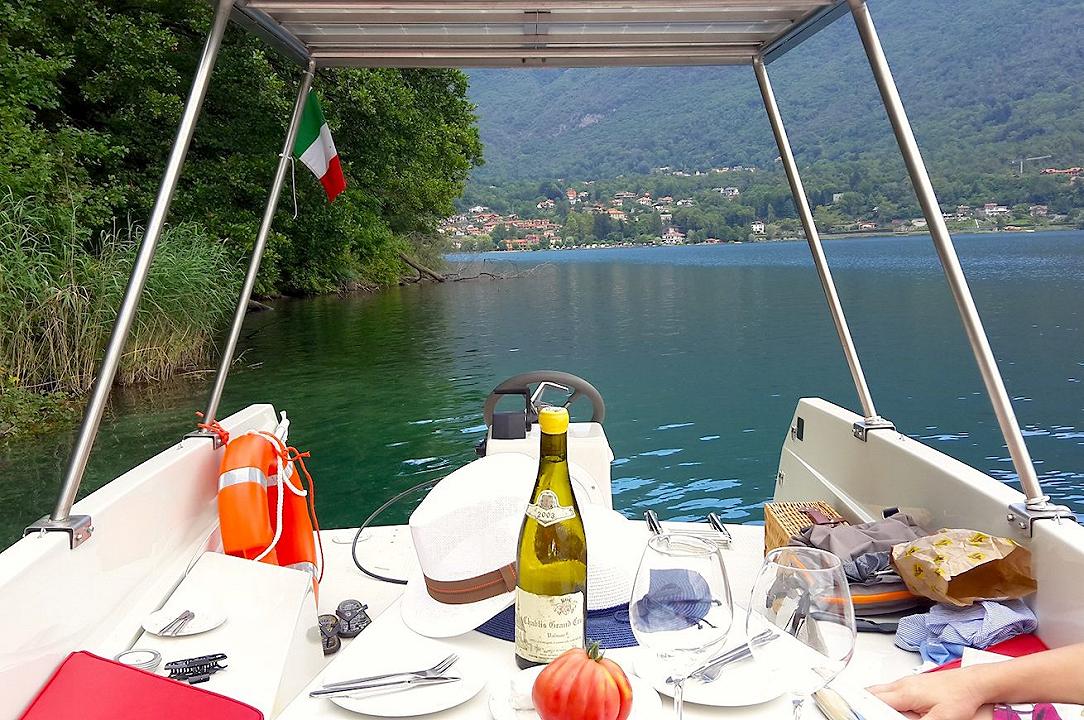 Piccolo Lago: nella barchetta gourmet con il picnic di Marco Sacco
