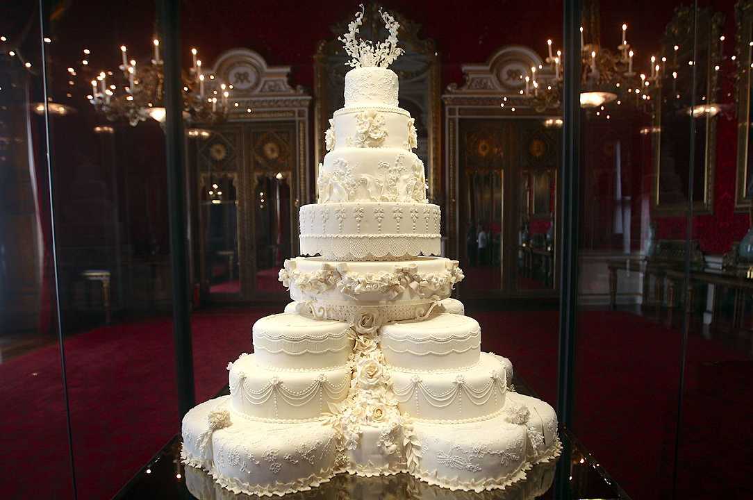 Al battesimo del principe Louis gli invitati hanno mangiato una torta di 7 anni fa