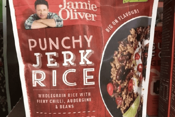 Jamie Oliver è un “terrorista culinario” per italiani, spagnoli e ora anche giamaicani