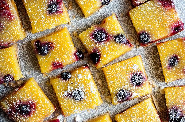 Mini torte fredde al limone con mirtilli: tutti i dolci che vale la pena preparare
