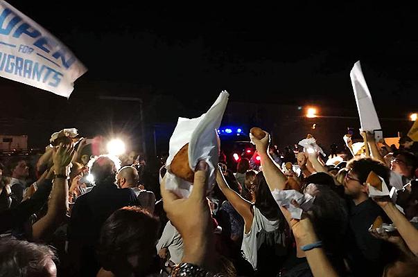 Catania: il significato degli arancini nella protesta della Diciotti