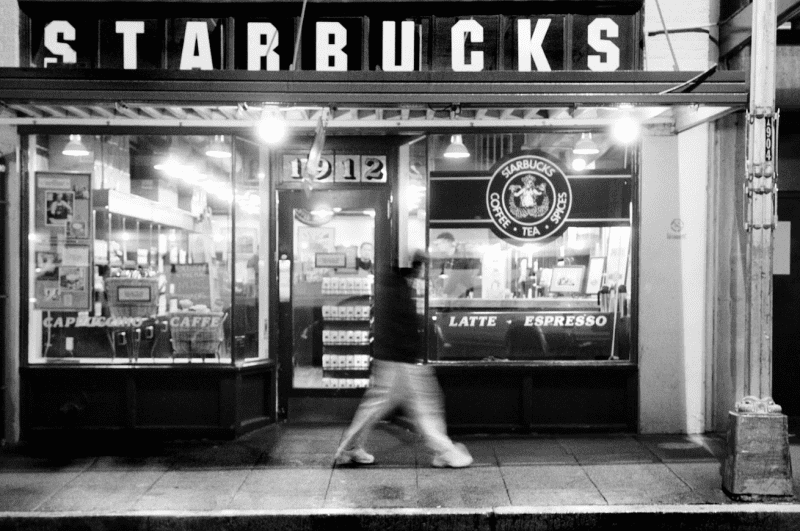 La prima caffetteria Starbucks aperta a Seattle