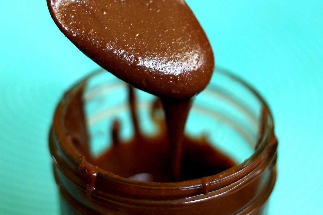 La crema spalmabile Pan di Stelle sfida Nutella