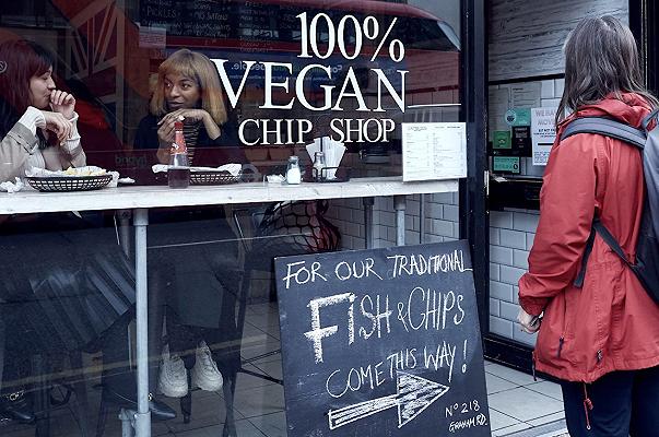 Londra: il primo Fish & Chips vegano usa fiori di banano al posto del pesce