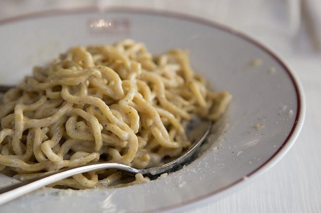 cacio e pepe felice a testaccio