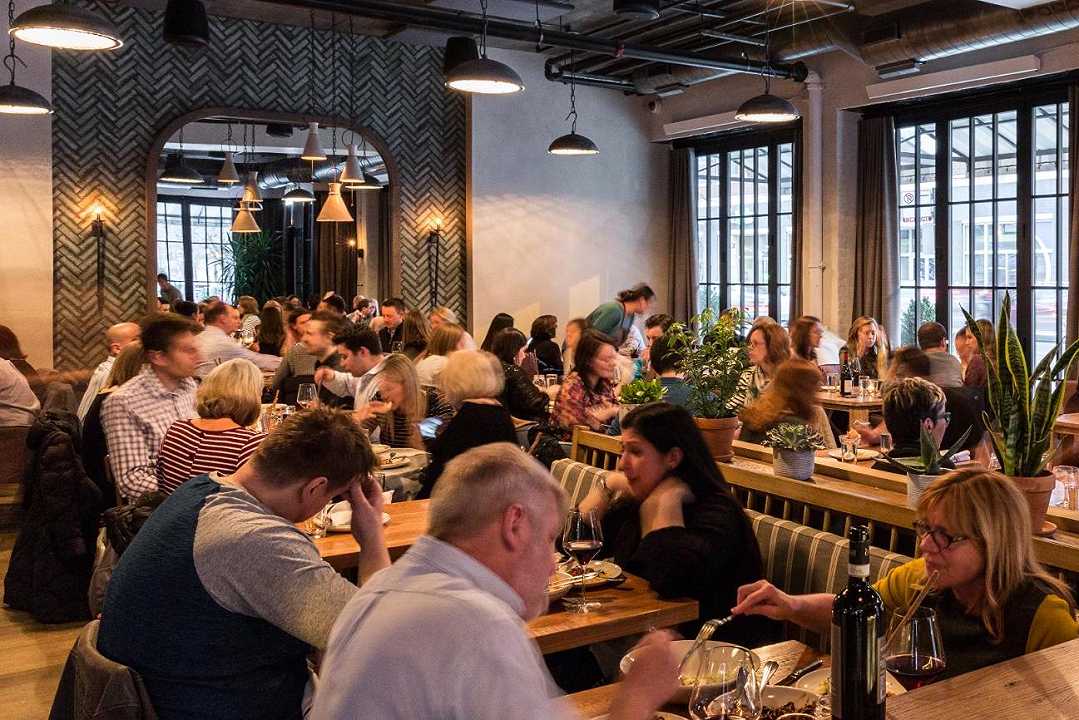 Bar e ristoranti in zona gialla, nel weekend, incassano 200 milioni di euro