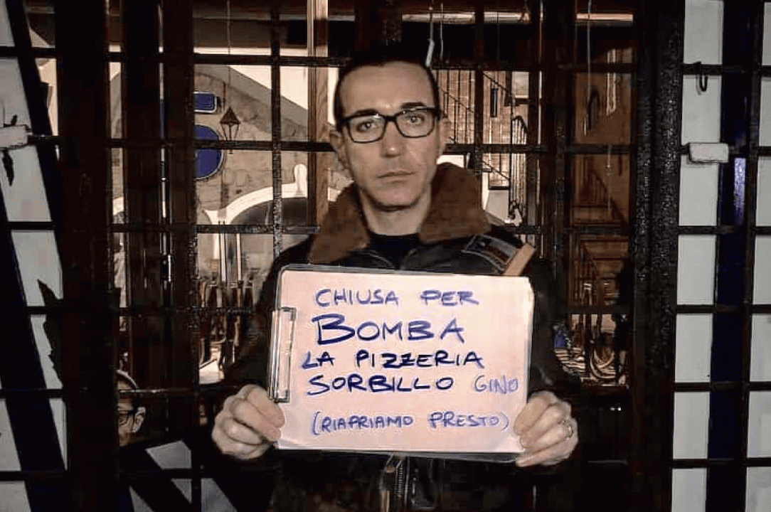 Sorbillo: bomba esplode davanti alla pizzeria di Napoli