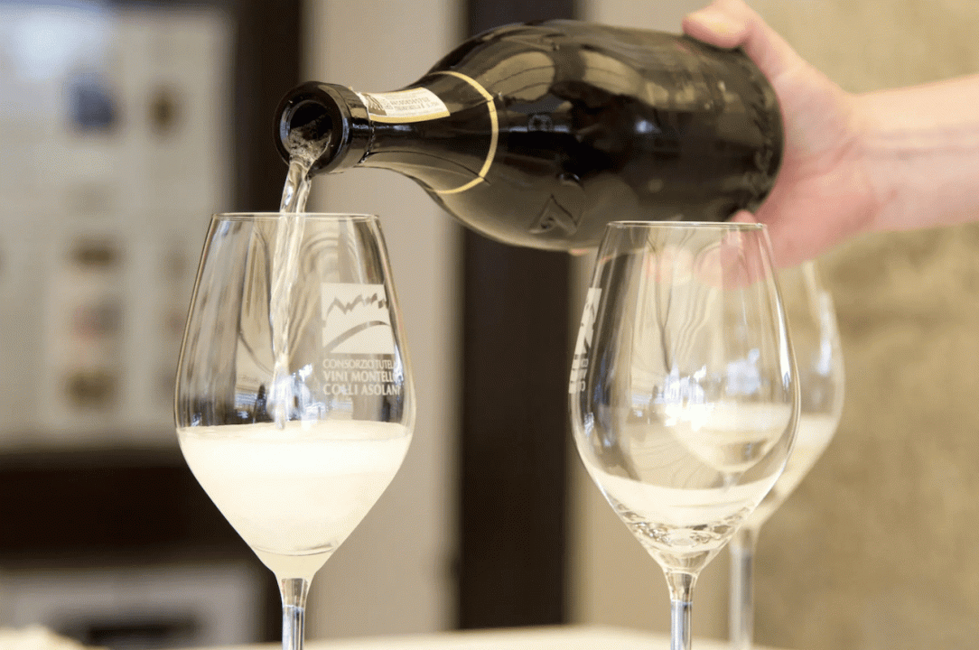 Vino: gli Inglesi preferiscono il Prosecco allo Champagne, anche ai matrimoni