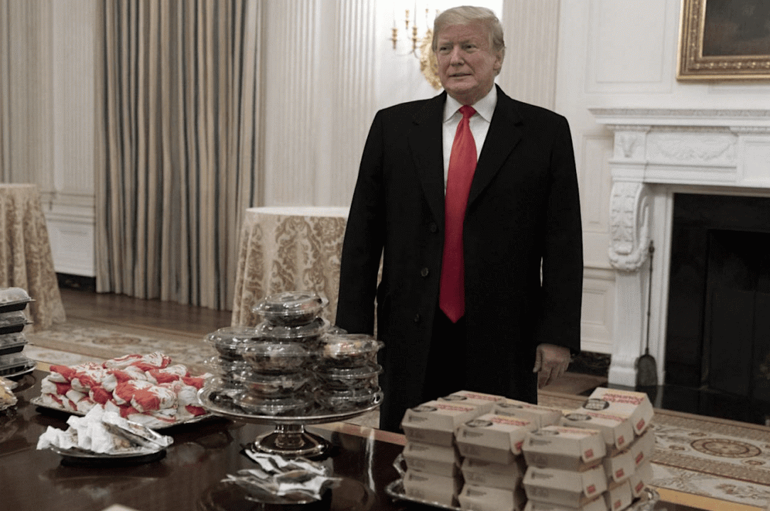 Trump porta il fast food alla Casa Bianca: dovevamo vedere anche questo