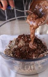 crema di nocciole unite all'impasto delle praline