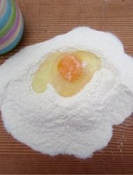 fontana di farina con uovo