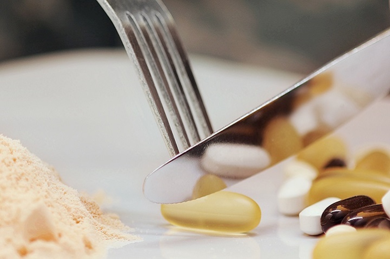pillola pillole supplementi mangiare coltello forchetta disturbi alimentari salute