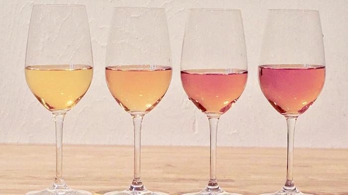 I giovani non bevono vino perché il vino lo bevono i vecchi