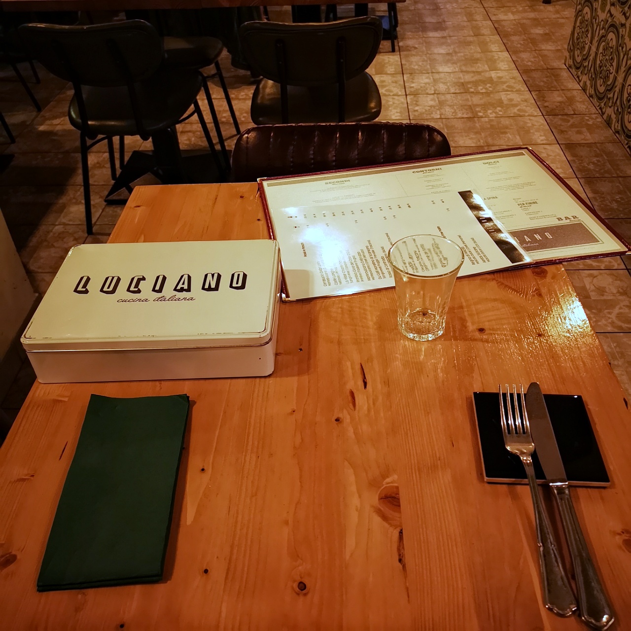 ristorante luciano roma; tavolo