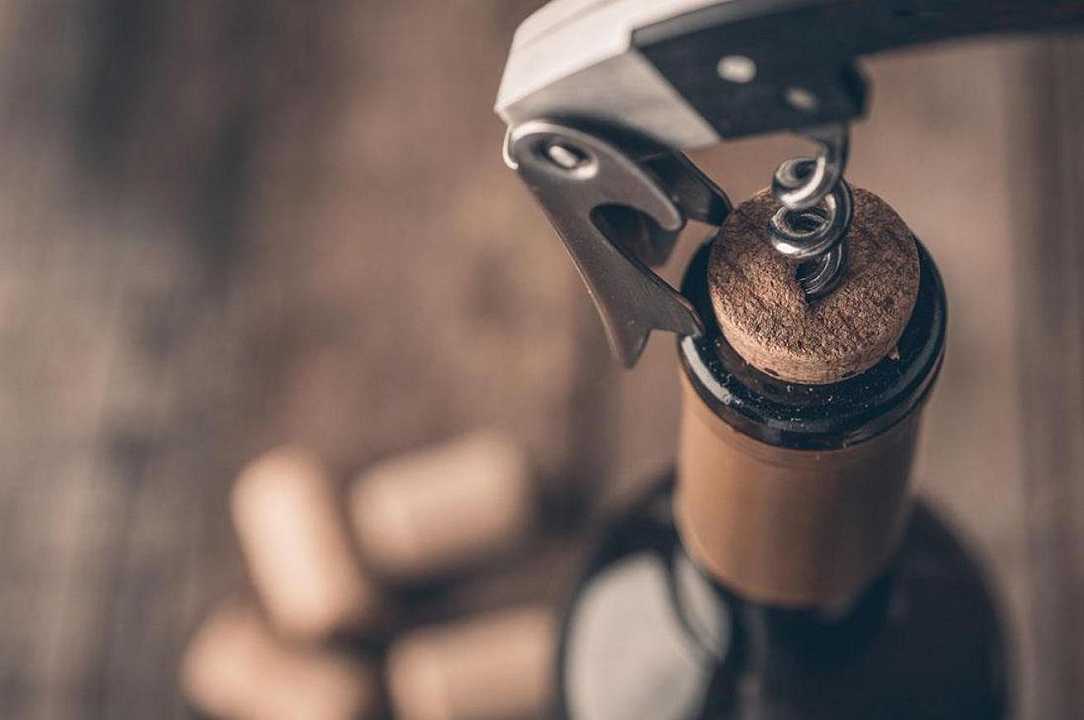 I tappi di sughero per chiudere il vino sono sopravvalutati