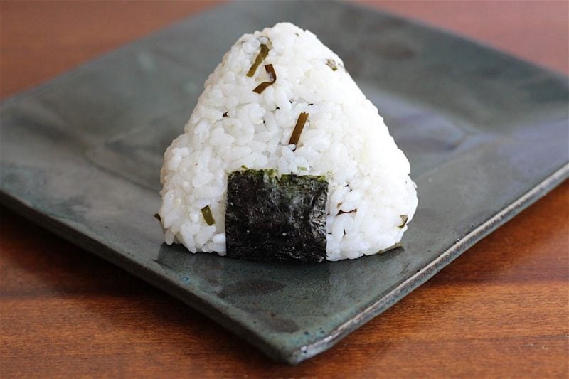 onigiri; triangolo di riso alga giapponese