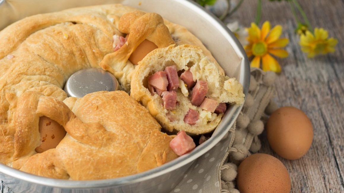 Casatiello napoletano