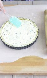 crema di ricotta livellata nello stampo