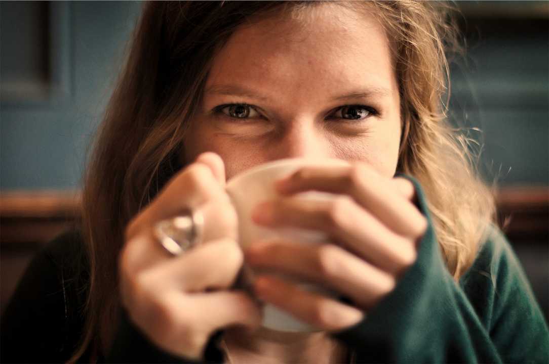 Chiude il caffè femminista che imponeva il “supplemento di genere” agli uomini