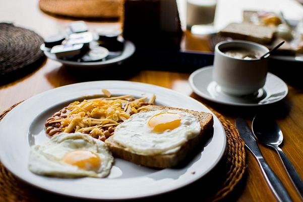 Uova a colazione, come mangiarle