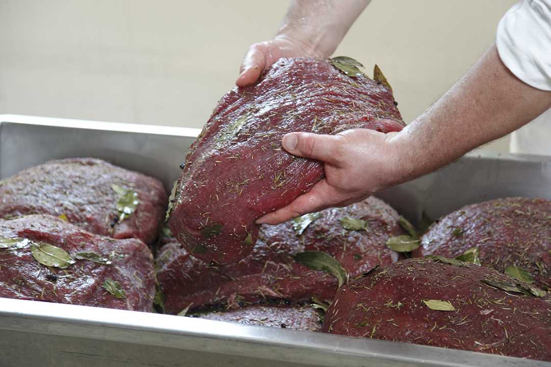 Irpinia: chiuso salumificio per reati ambientali, sequestrati 92mila kg di carne