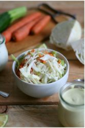 verdure a striscioline della coleslaw salad