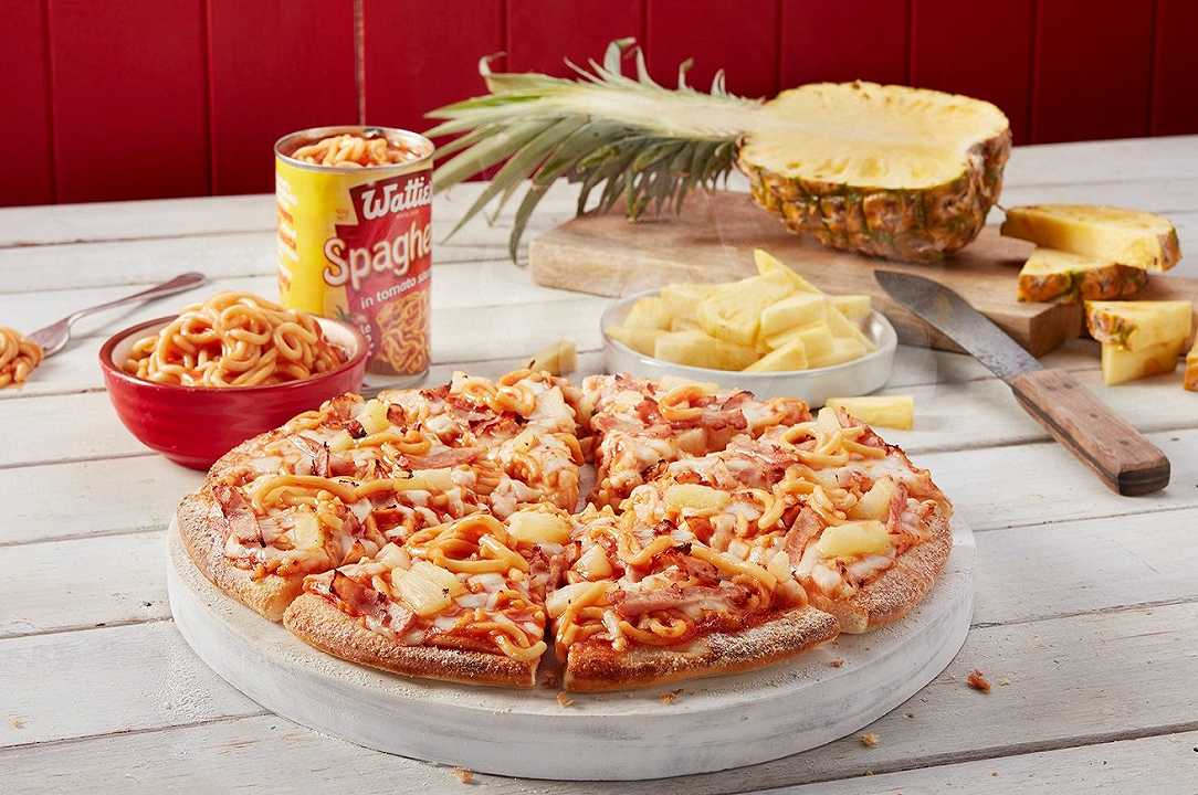 Domino’s lancia la Hawaiian Spaghetti Pizza, con gli spaghetti all’ananas