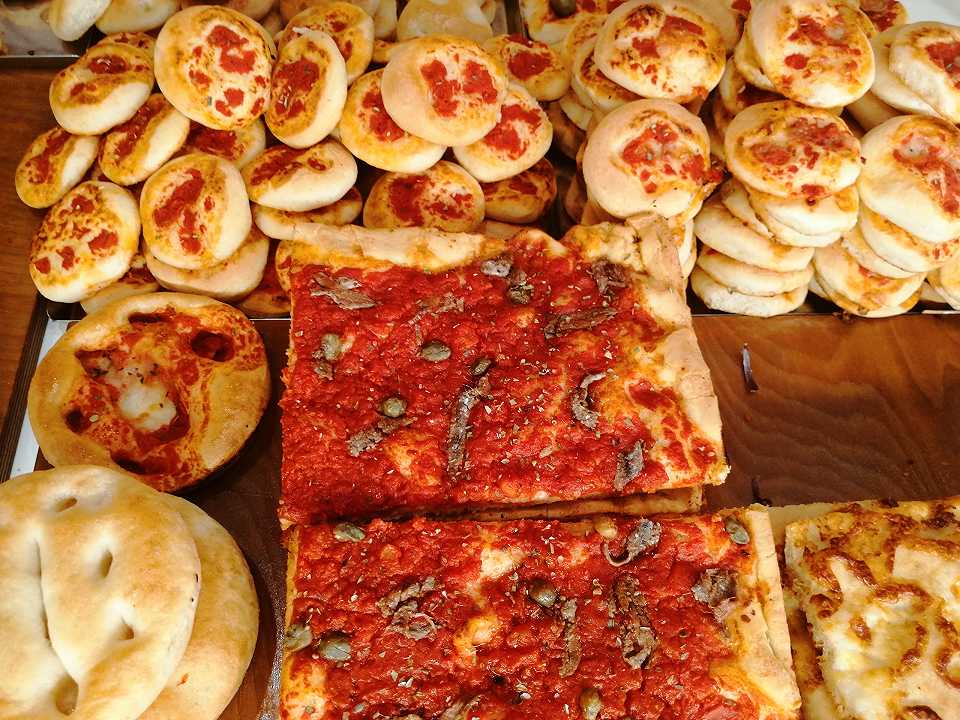 Pizza: a Roma vietata per ordinanza quella con la mozzarella