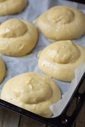 brioche col tuppo in forno