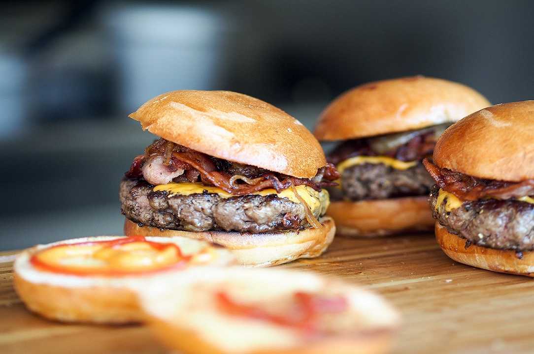 Hamburger senza carne al fast food: costano di più e non sono più salutari