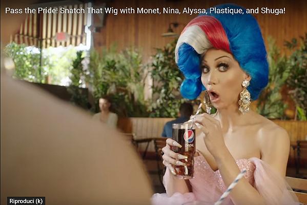Coca Cola pride boicottato: scelgono Pepsi ma l’azienda fa a sua volta spot LGBT