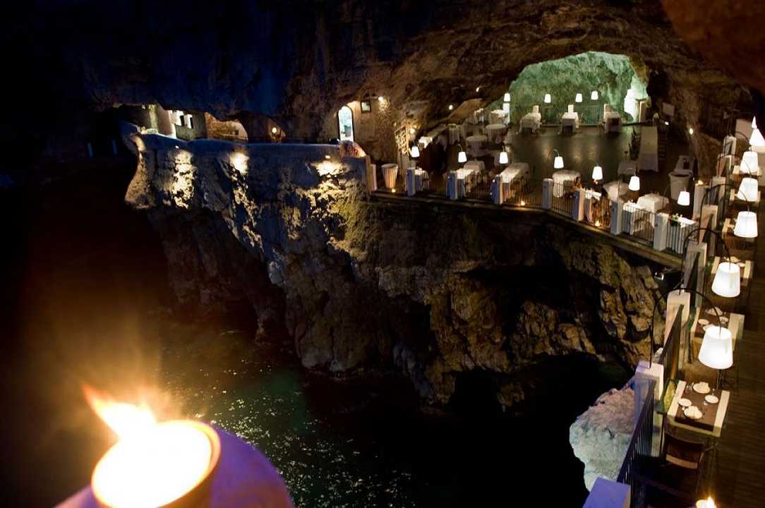 Grotta Palazzese: le scuse e i chiarimenti del ristorante di Polignano