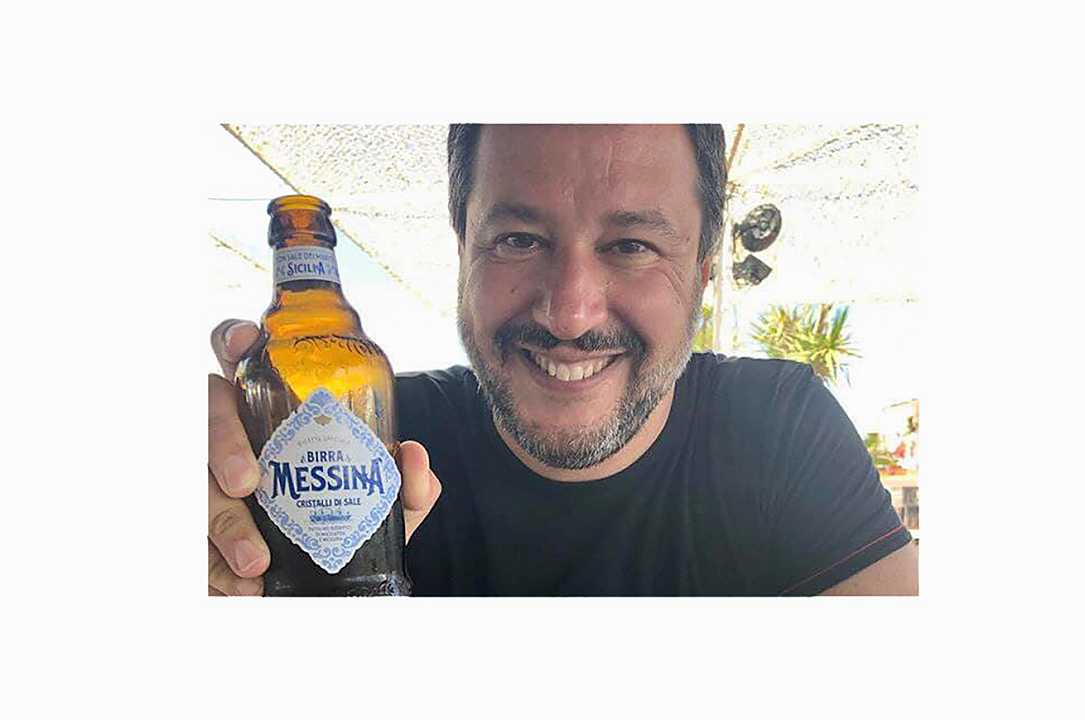 Matteo Salvini posta birra Messina, che tanto italiana non è: polemica social
