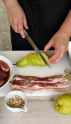 pere tagliate a fette