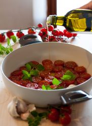 pomodori padella con basilico