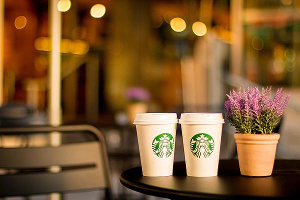 Starbucks Milano: lo sponsor se ne va, si teme per le palme