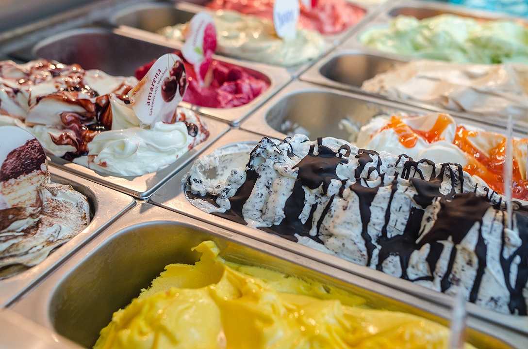 Udine: sequestrati 100 chili di preparato per gelato scaduto