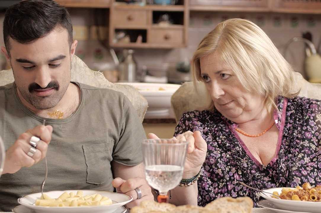 Casa Surace: in anteprima il nuovo video “Quando ti fidanzi con una modella”