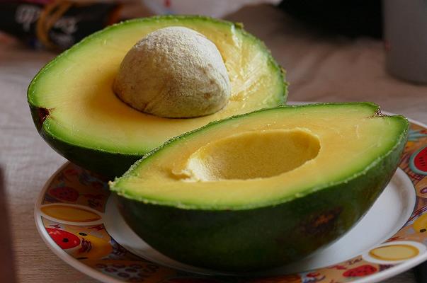 Avocado: aumentano i prezzi, a rischio la salsa guacamole