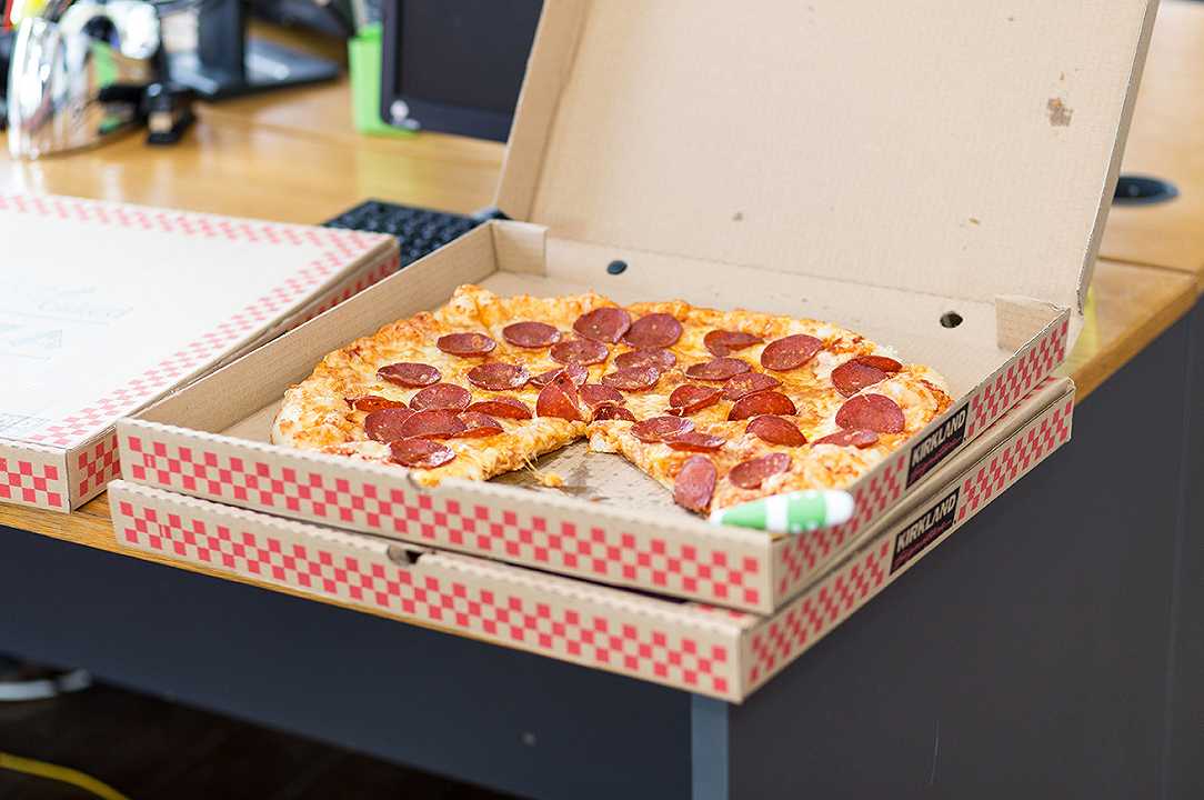 Cartoni per pizza sequestrati: contengono una sostanza non autorizzata